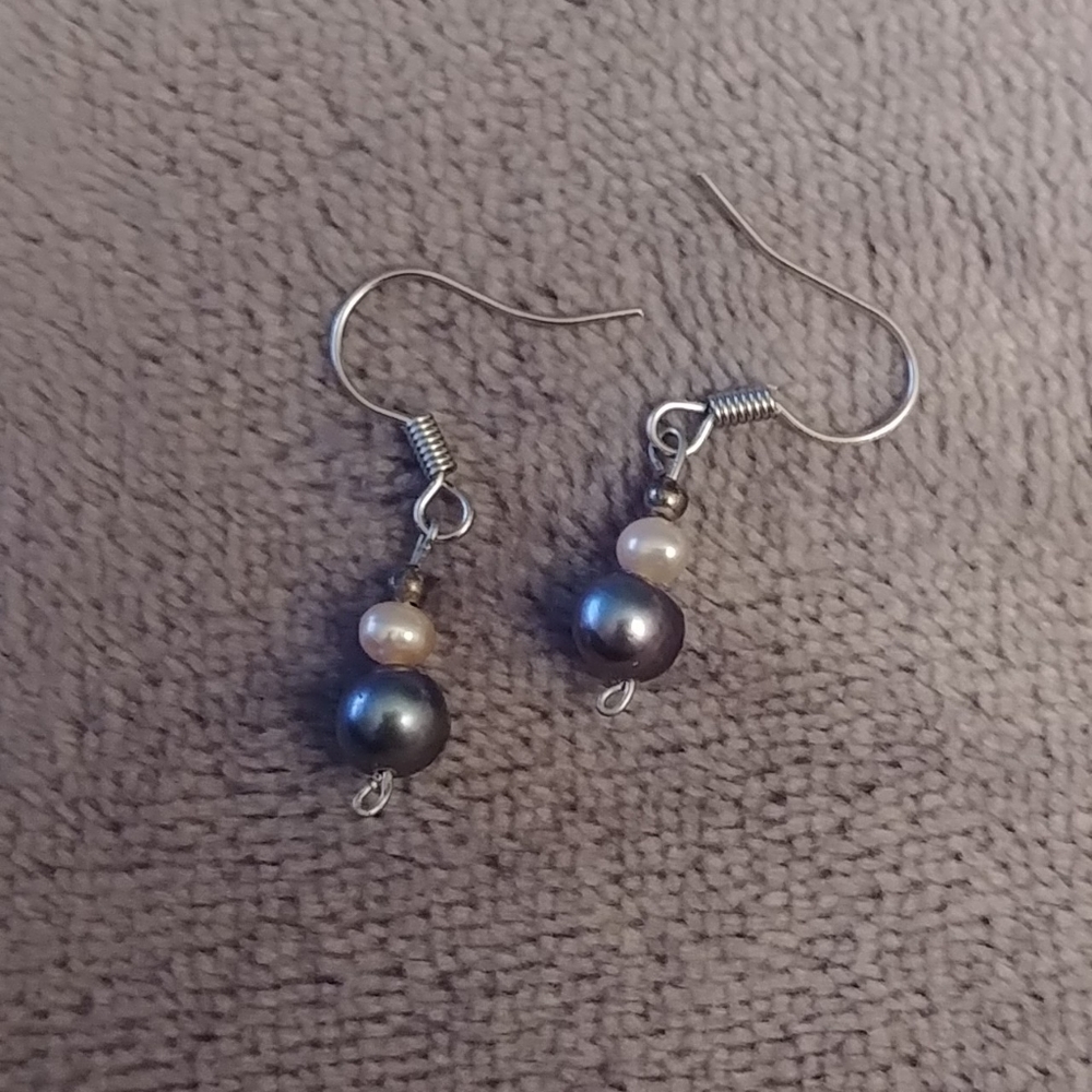 New freshwater Pearl dangle earrings